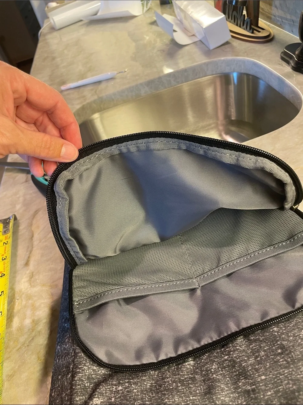 Eddie Bauer Men's Gray Crossbody Messenger Bag - Adjustable Strap + zipper walle